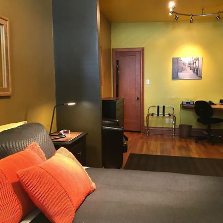 مونتريال A La Carte Bed & Breakfast المظهر الخارجي الصورة